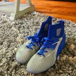 DREAM PAIRS soccer cleats, blue, size 6
